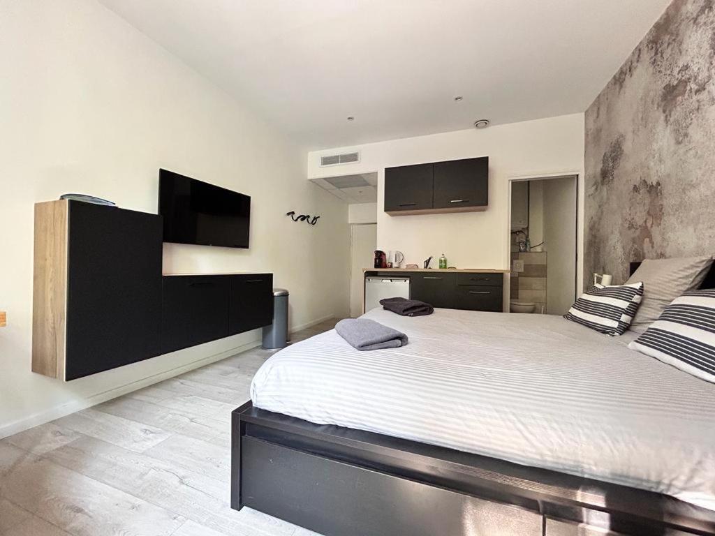 Tour D'Auvergne - Appartements En Plein Centre Ville, Proche De La Cathedrale Et De La Place De Jaude Клермон-Ферран Екстер'єр фото